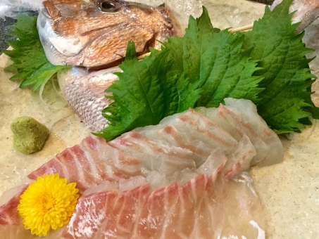 美味しそうな鯛のお造り
