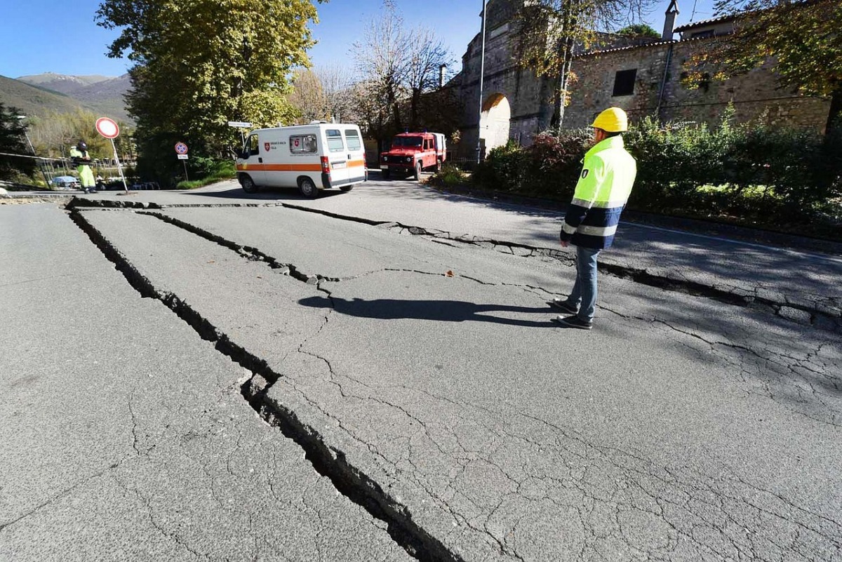 地震のイメージ画像（フリー画像Pixaboy）