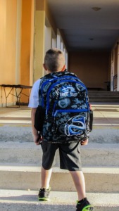 通学している男の子