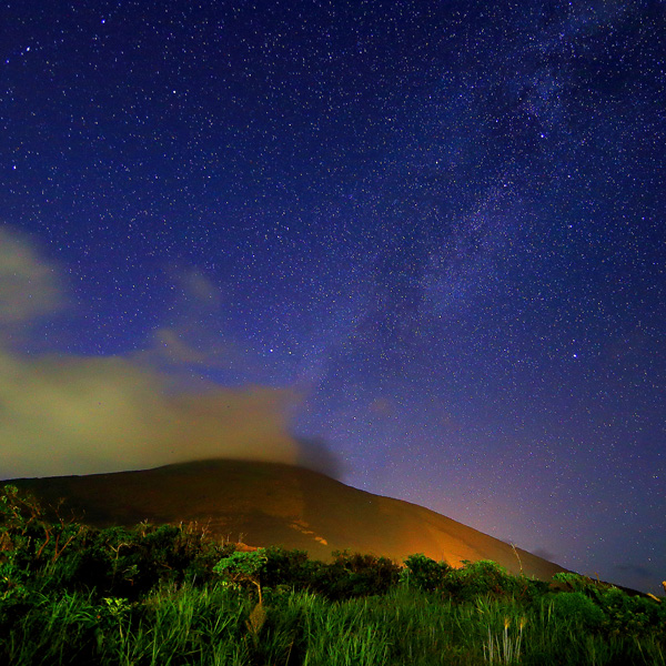 八丈富士と星空の画像