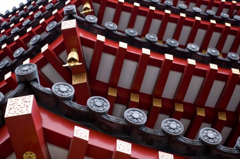 占風鐸は”風鐸”としてお寺の屋根の四方に吊るされていました。