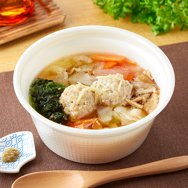 野菜を練りこんだ食感の良い鶏つくねと大根、人参、きゃべつ、ほうれん草などを盛り込んだ和風仕上げのスープごはんです。