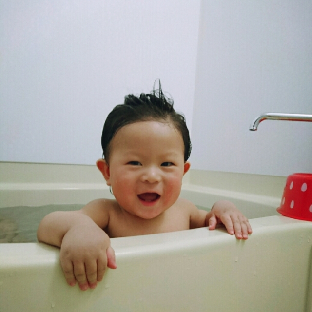 赤ちゃんの顔が四角い 顔は何歳まで どう変わっていくの じ じ の 一歩