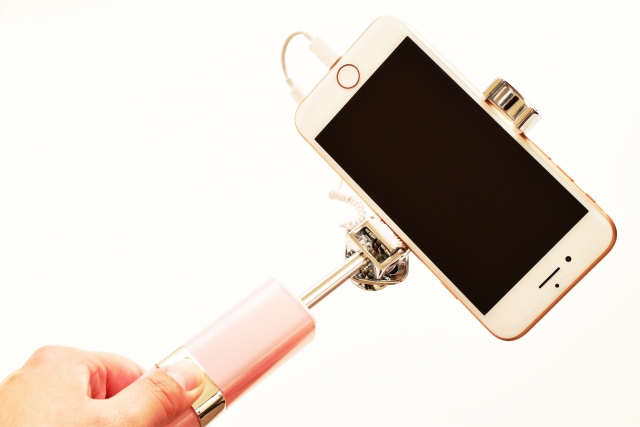 自我どりできるスマホ。二人で撮影