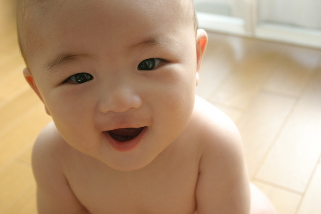 顔がでかい赤ちゃんは可愛くない 頭でっかちは成長したら変わる じ じ の 一歩