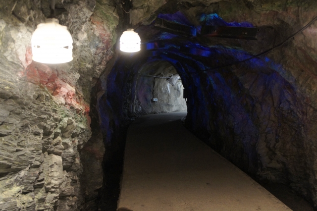 鉱山トンネル
